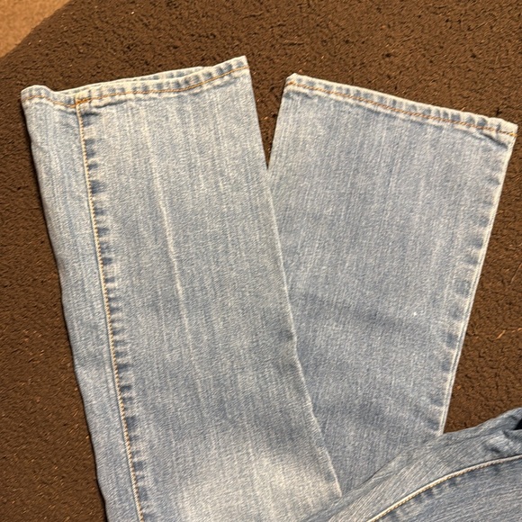 Old Navy The Flirt Bootcut Jeans - Picture 2 of 4